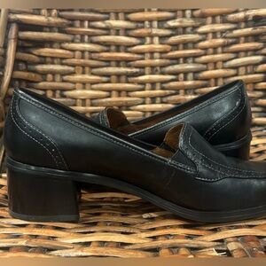 Naturalizer Black Leather Loafers SYMBOLIZE genuine leather women’s-size 9